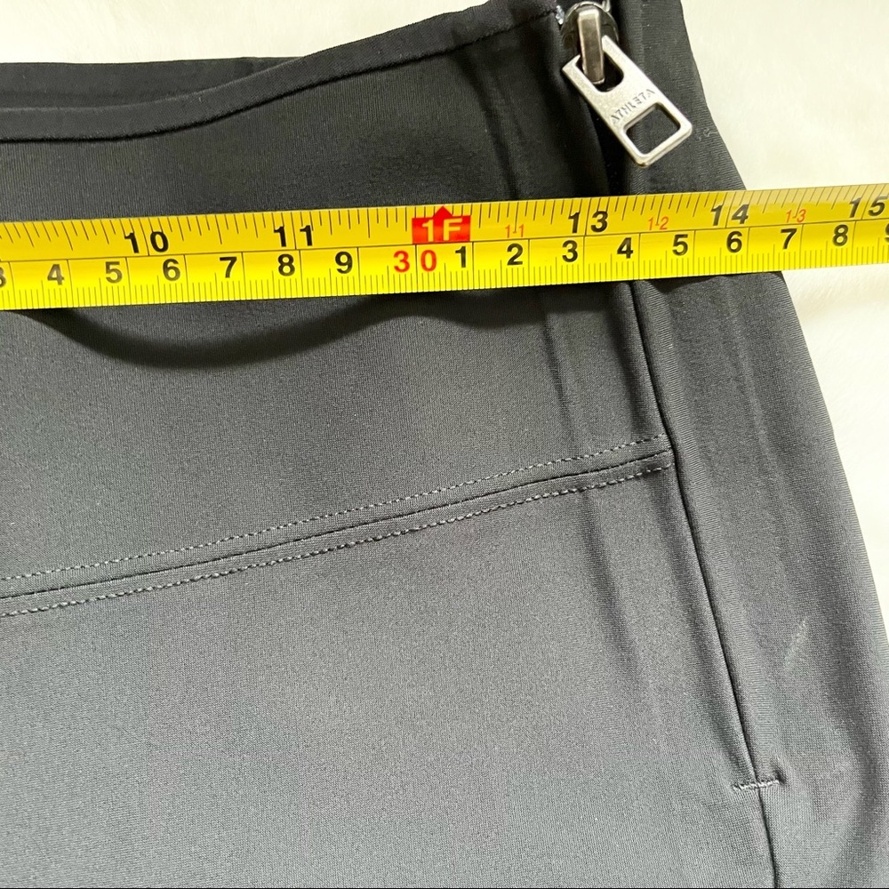 ATHLETA Interstellar Tight in Black Size 2 Travel Athleisure Commute MINIMALIST - Picture 5 of 8